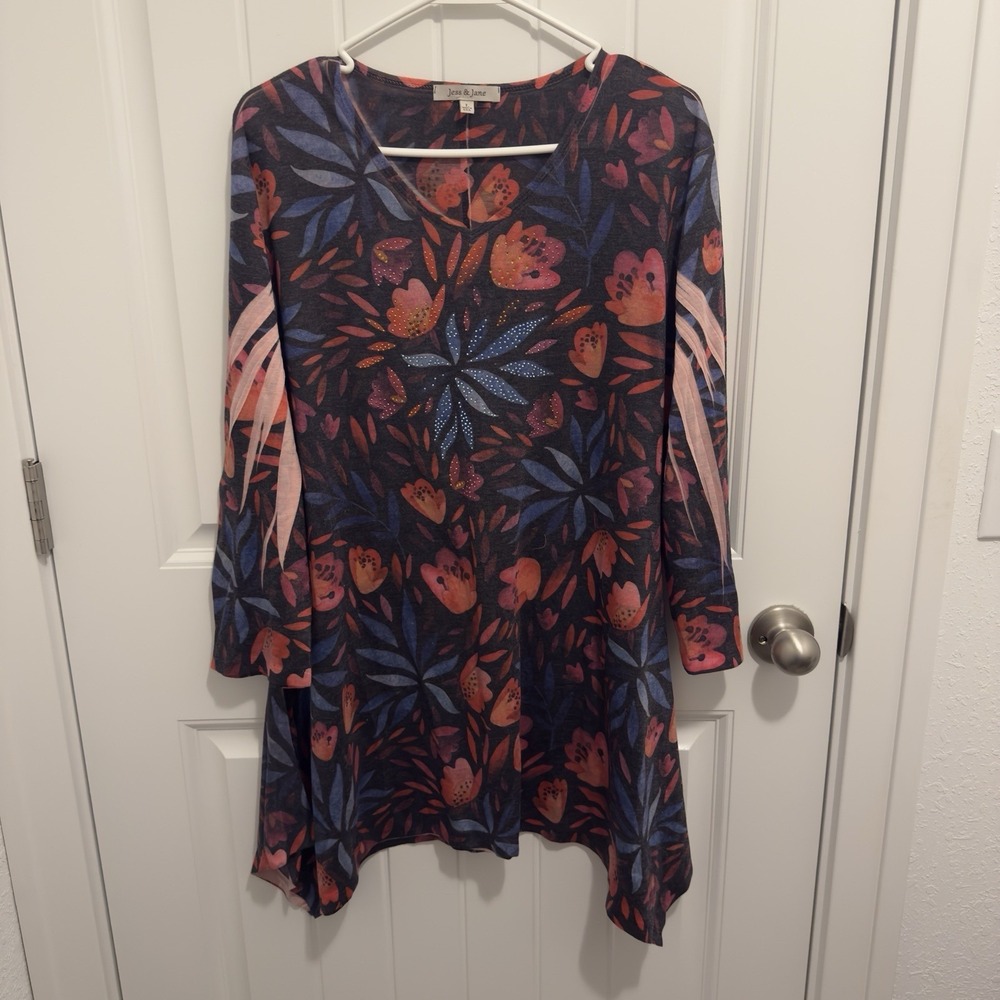 Jess & Jane Women's Colorful Floral Beaded Long Top Size Large